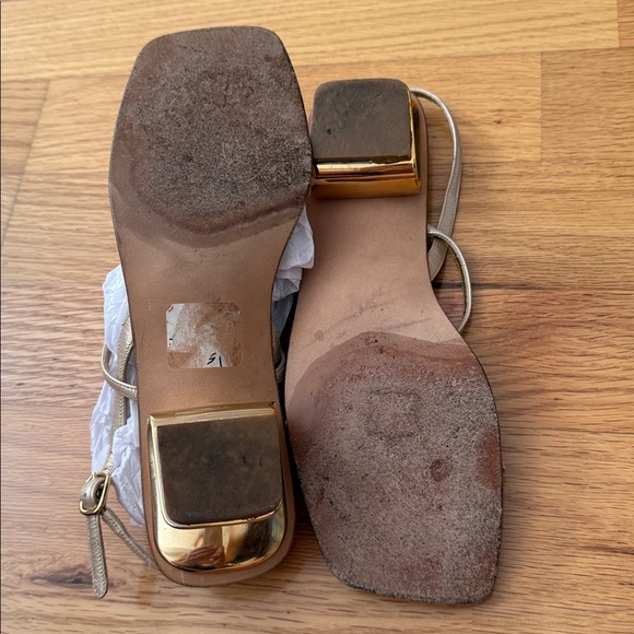 Stuart Weitzman ‘Liberty’ sandals Leather Gold Heels - Picture 11 of 15